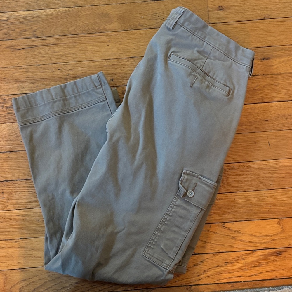 Duluth Trading Co Men's Gray Cargo Pants